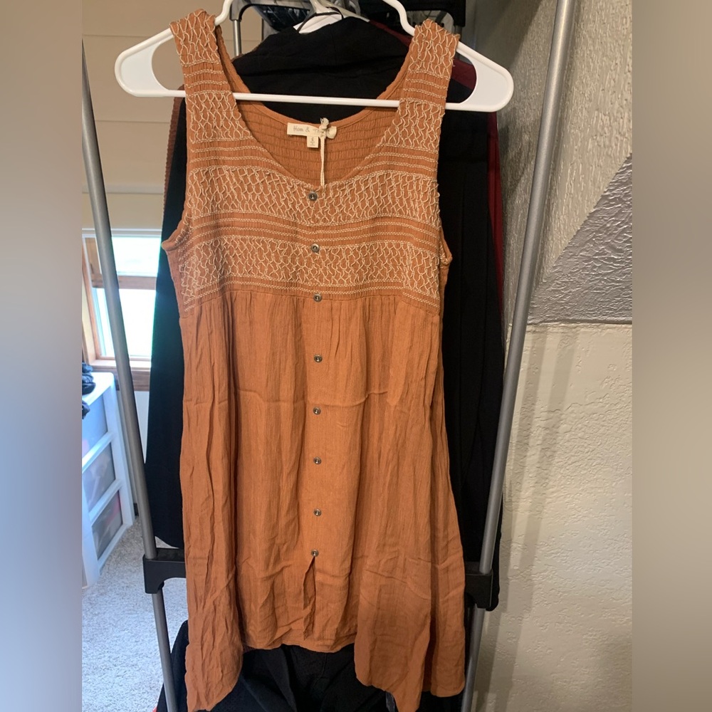 NWT Hem & Thread Tank Top